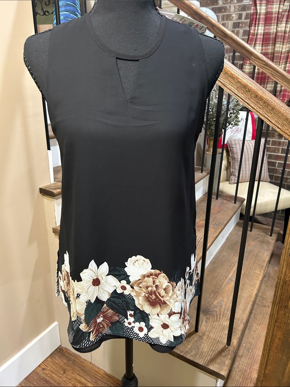 NWTS! Versona Black Sleeveless Floral-Trim Tunic XS